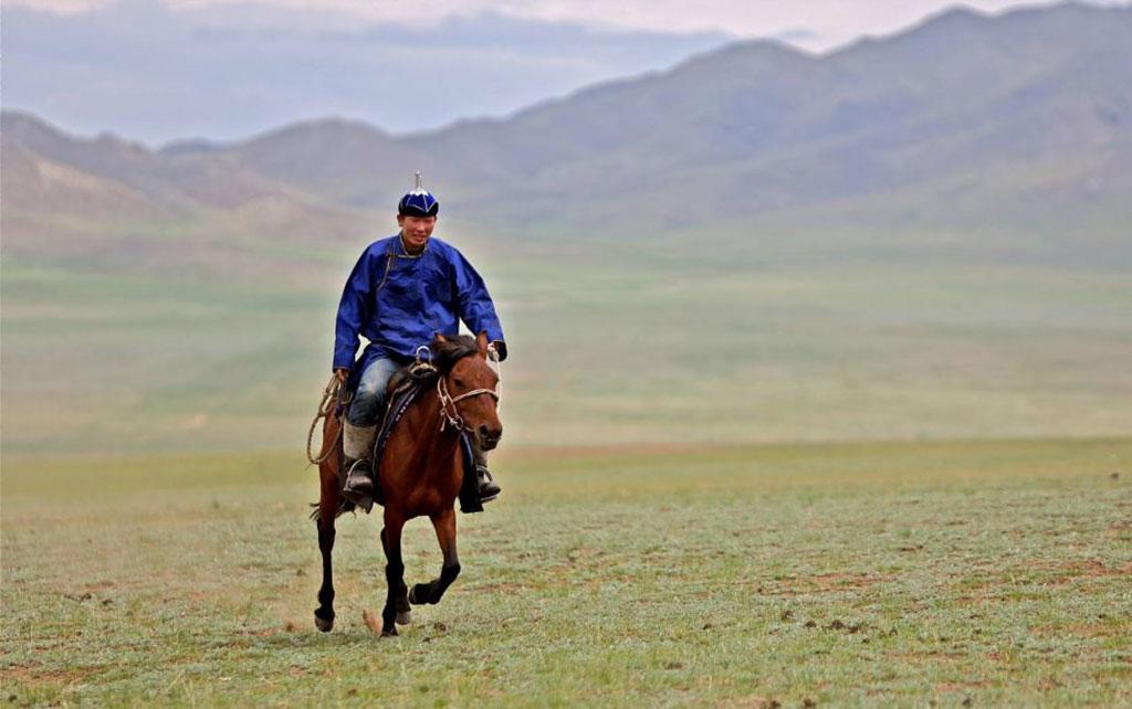 the mongol derby mongolian steppes